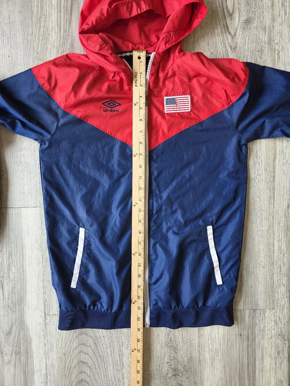 Umbro USA Boys Youth XL 18 Hooded Windbreaker Jacket Red Navy Soccer Flag